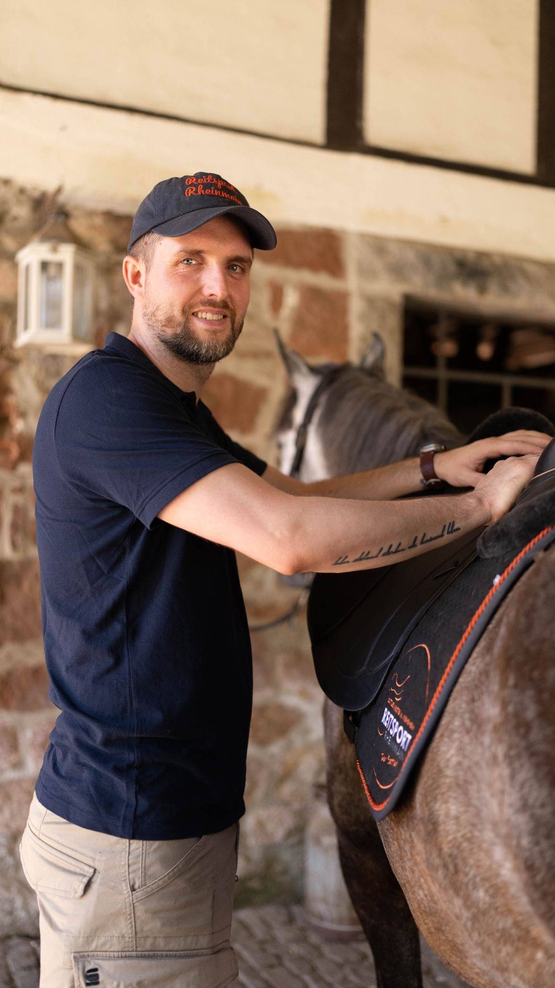 Sattlermeister Magnus Wehrheim – Inhaber von Reitsport-Rheinmain in Mörlenbach